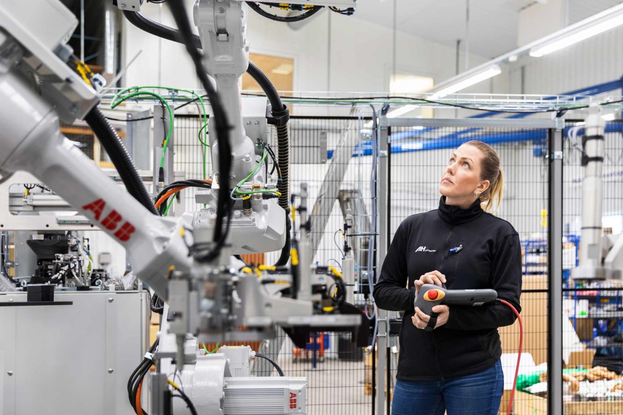 Apparatskåp & styrskåp | Anpassade lösningar | AH Automation